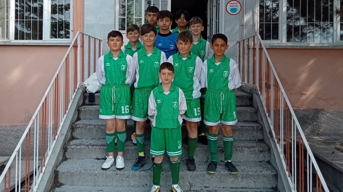 Küçük Erkek Okul Futsal Takımımız Futsal Turnuvasında Okulumuzu Başarıyla Temsil Ediyor